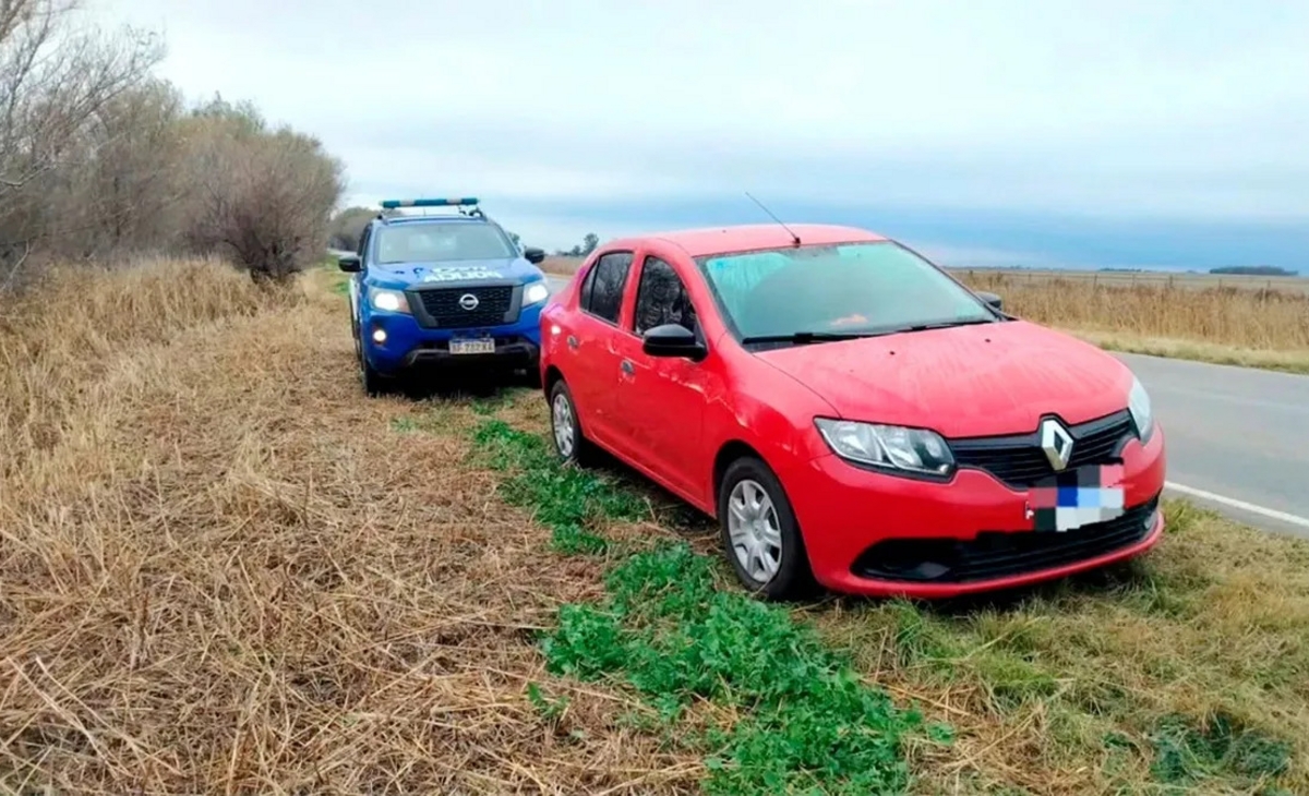 Le robaron el auto, lo recuperaron y hace más de un mes lo tienen retenido