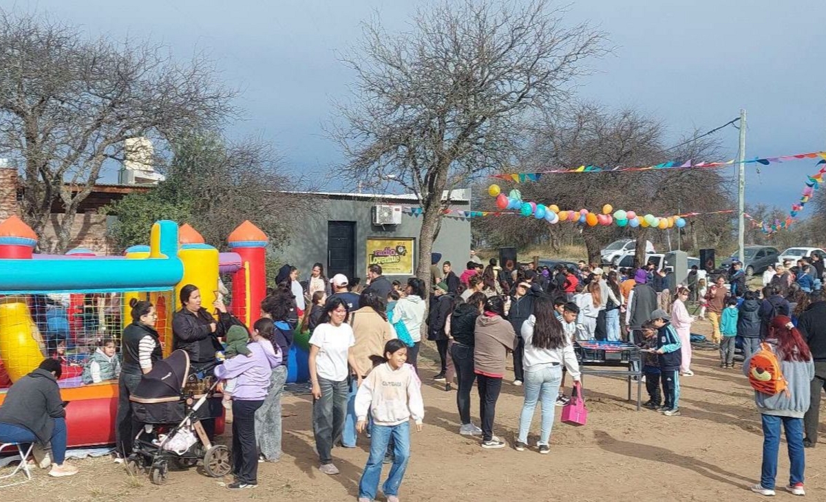 Multitudinario "Día del Niño" en Radio Loventué