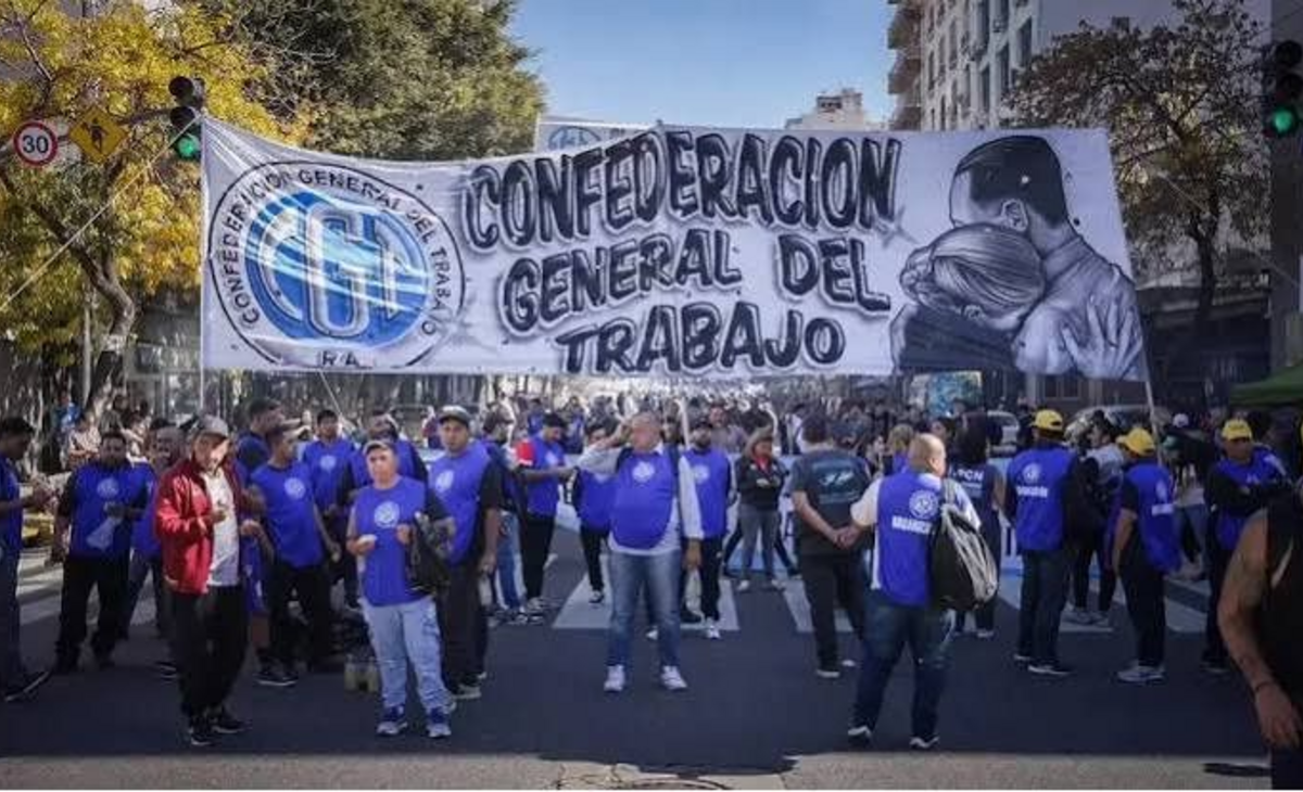 Gremios mantienen la movilización al Congreso pese a la caída de la Ley de Tierras