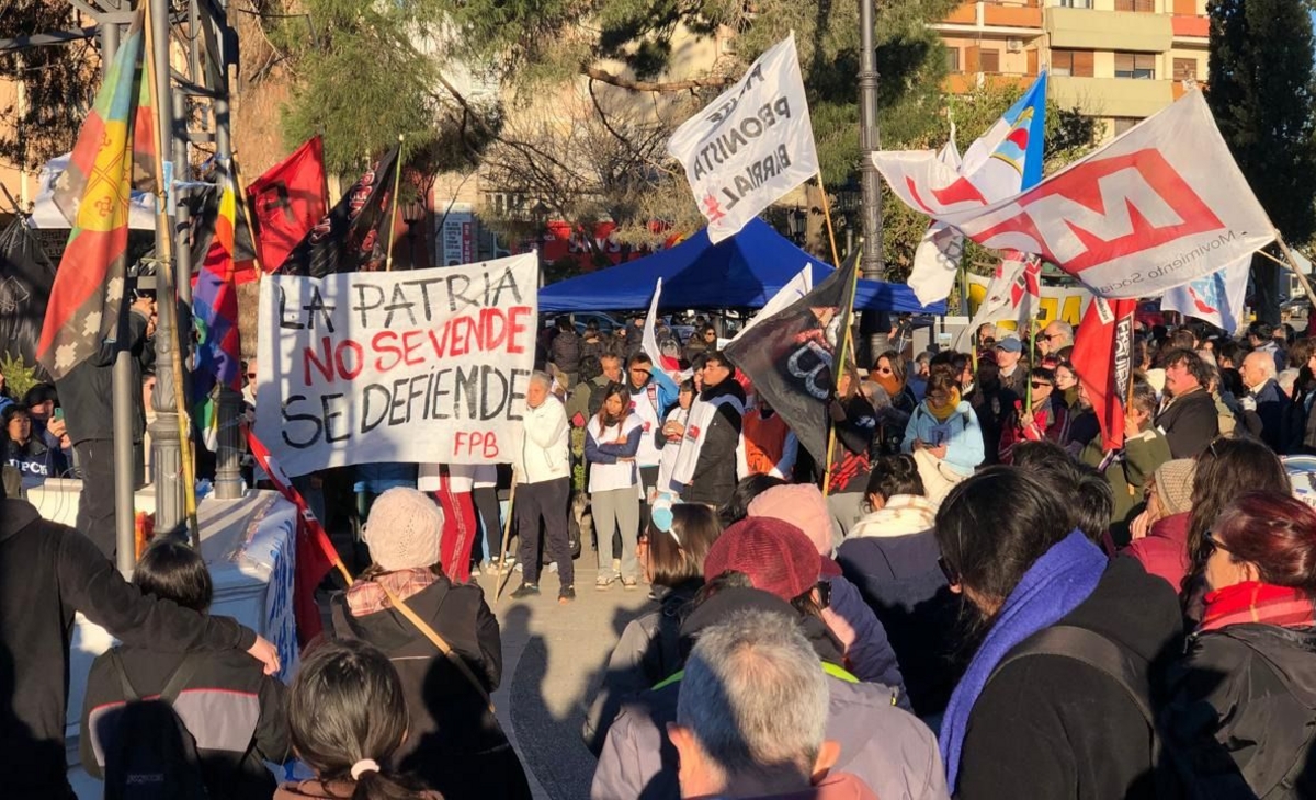 Ley de Extranjerización de Tierras: concentran en la Plaza San Martín