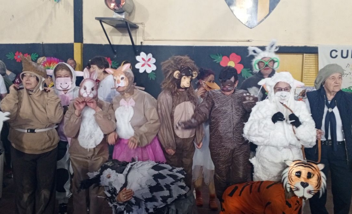 Centros Cumelén compartieron jornada de música, baile y disfraces