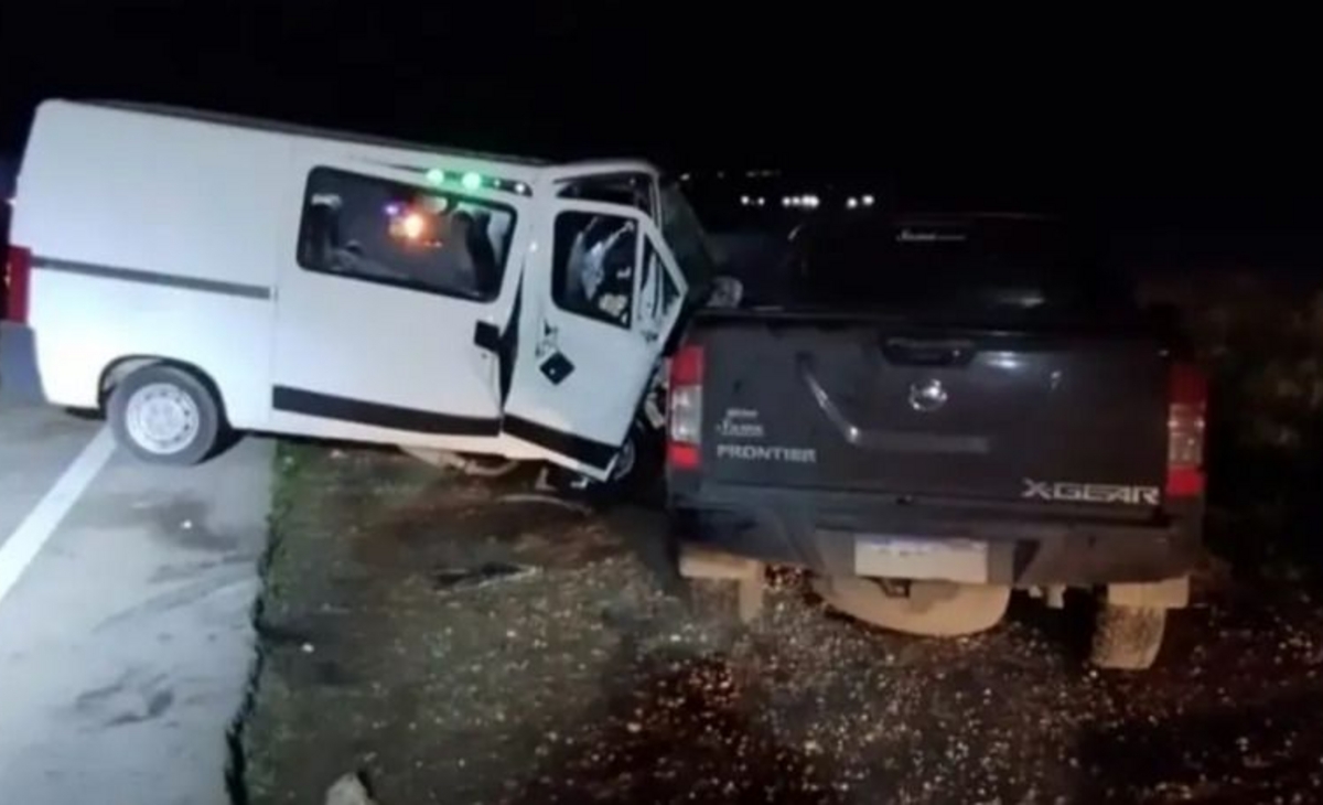 Un muerto y diez heridos al chocar una camioneta y una combi cerca de Pigüe