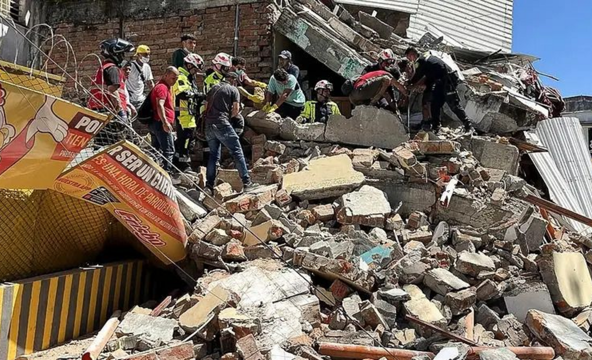 Terremoto en Colombia: reportan 111 muertos y buscan personas entre los escombros
