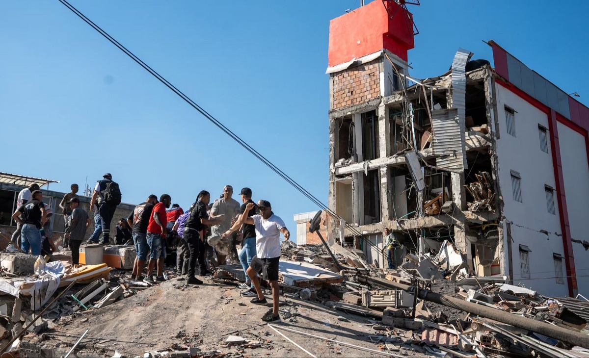 Colombia sufre por un sismo que dejó más de 100 muertos