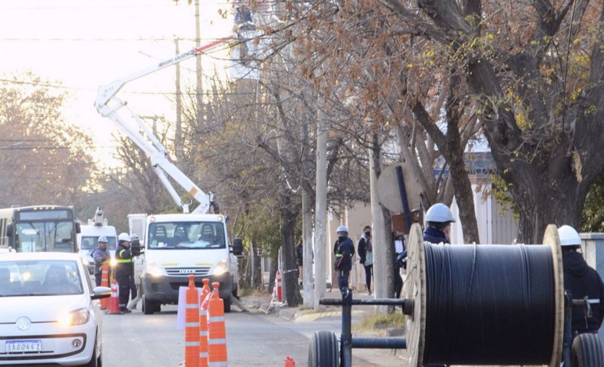 La CPE sumó su fibra óptica en tres barrios santarroseños