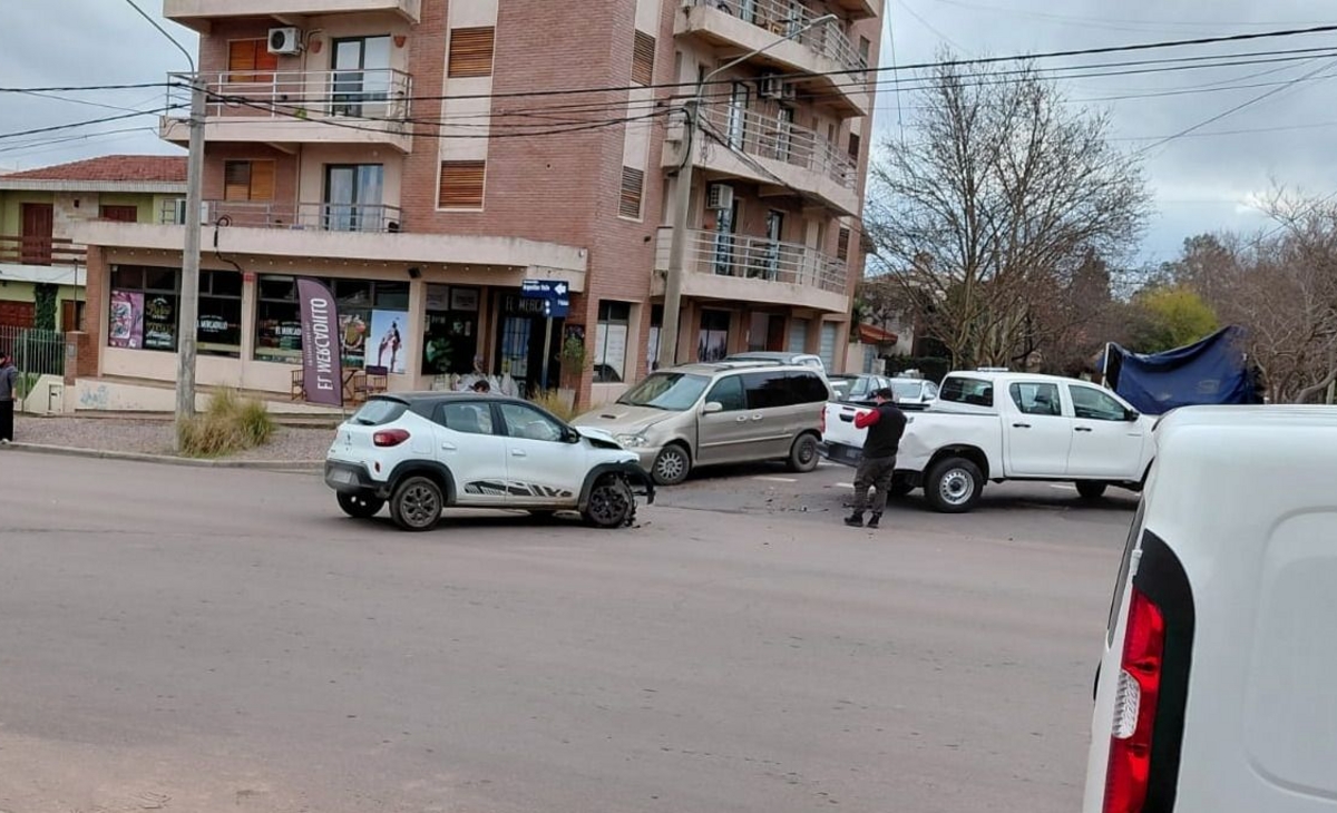 Tres vehículos chocaron sobre la Argentino Valle