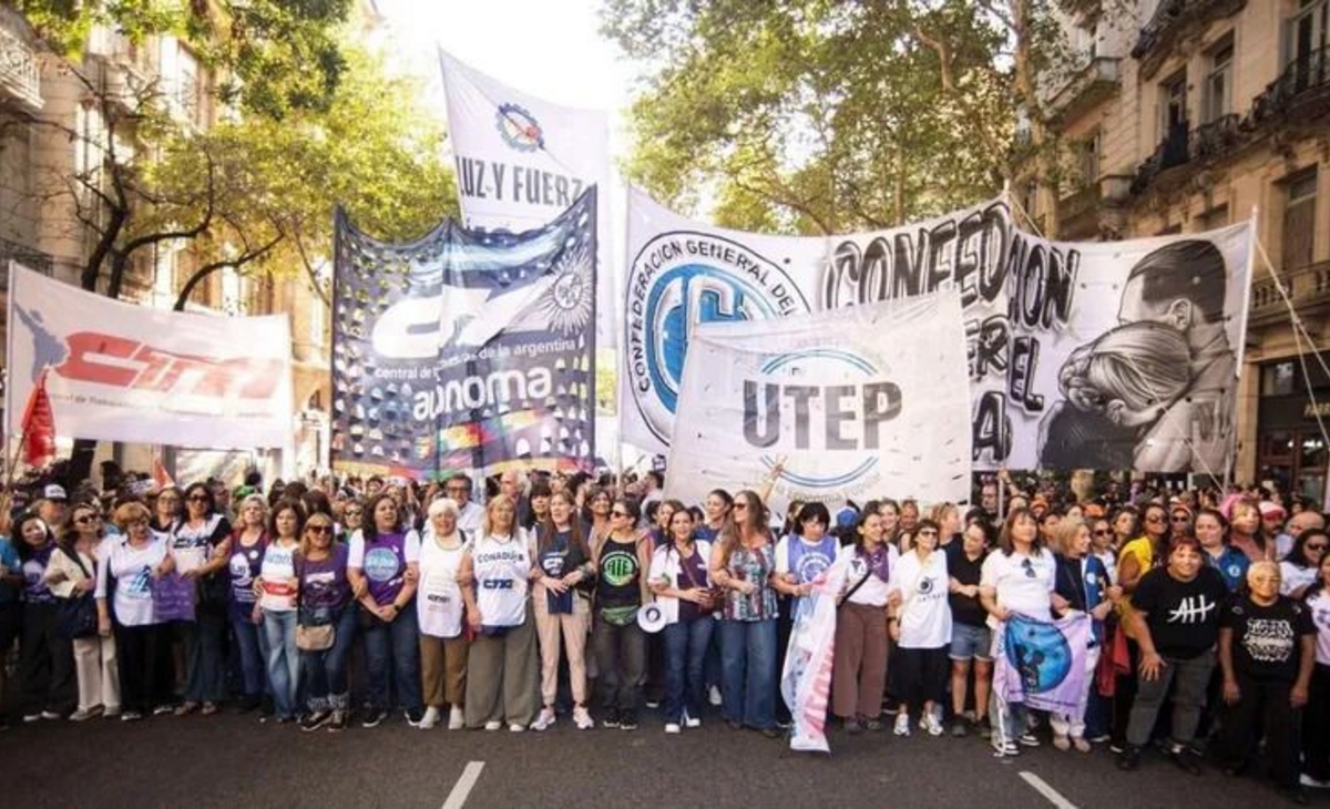 Convocan a una movilización por la suba del endeudamiento: "Casi la mitad del país"