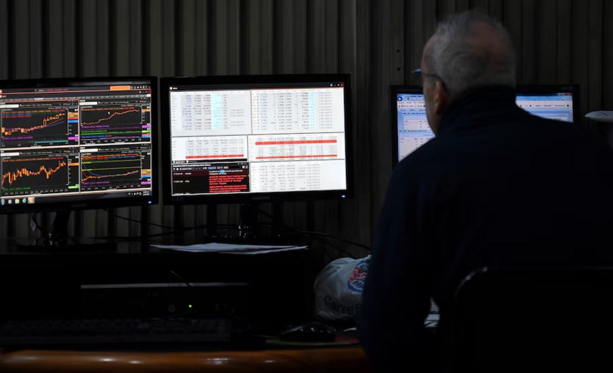 El riesgo país se acerca a los 500 puntos básicos y acumula en agosto un alza del 12%