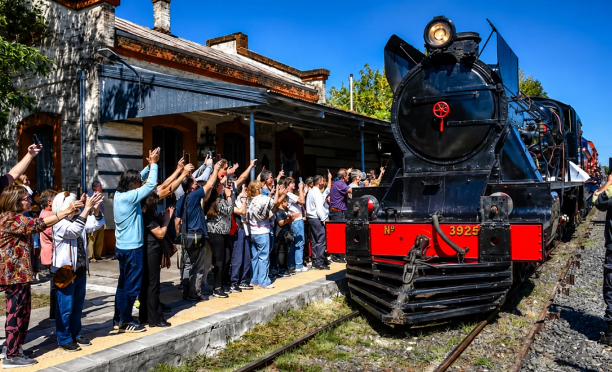Volvió a rodar una locomotora de 1927 y sorprendió por llegar a los 80 km/h