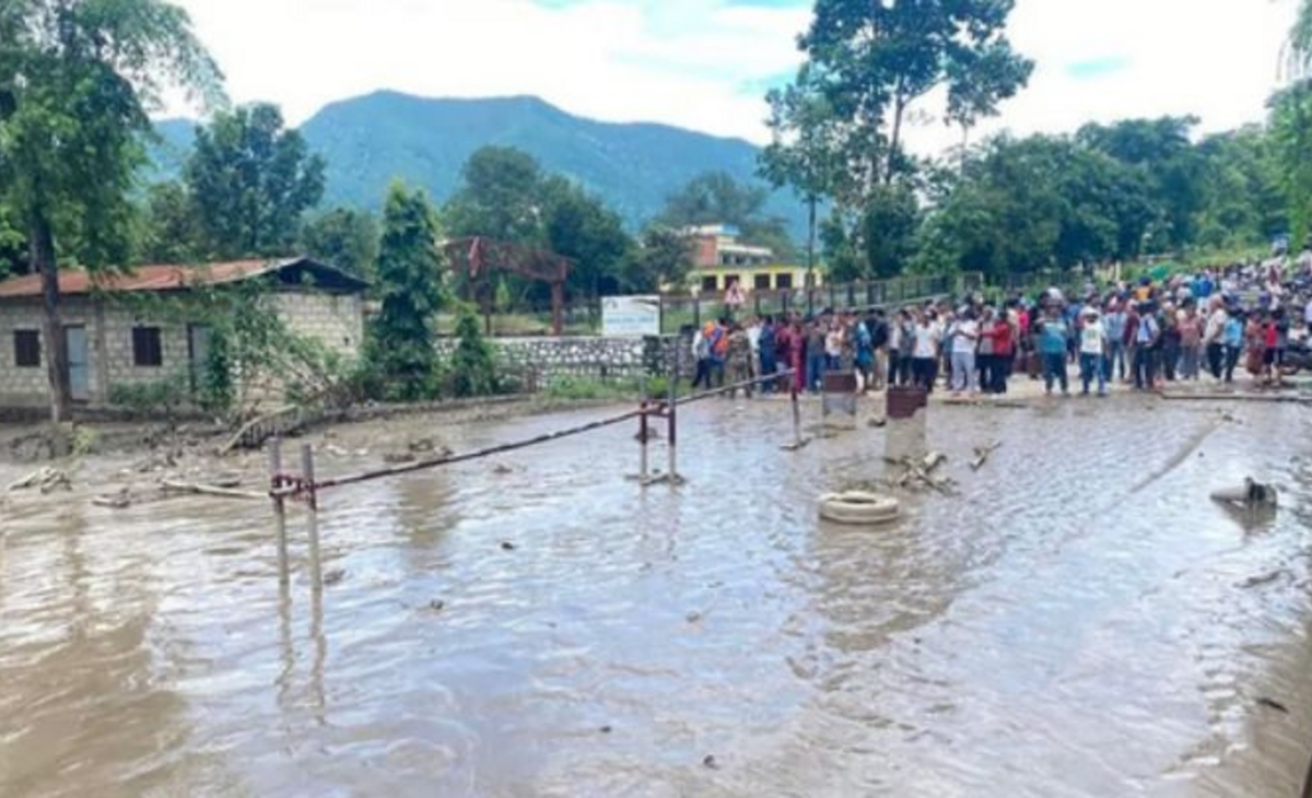 Al menos 392 muertos por trágicas inundaciones en Nepal y China