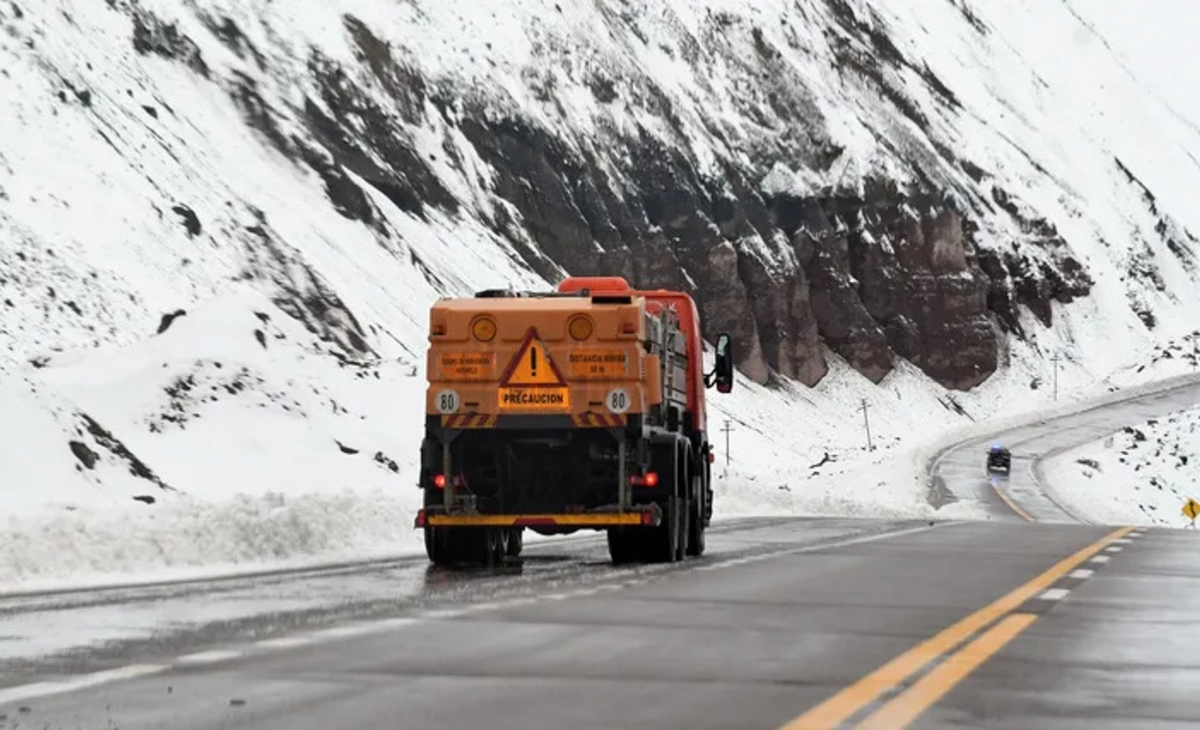 Por la nieve sigue cerrado el paso a Chile y se intensifica el frío