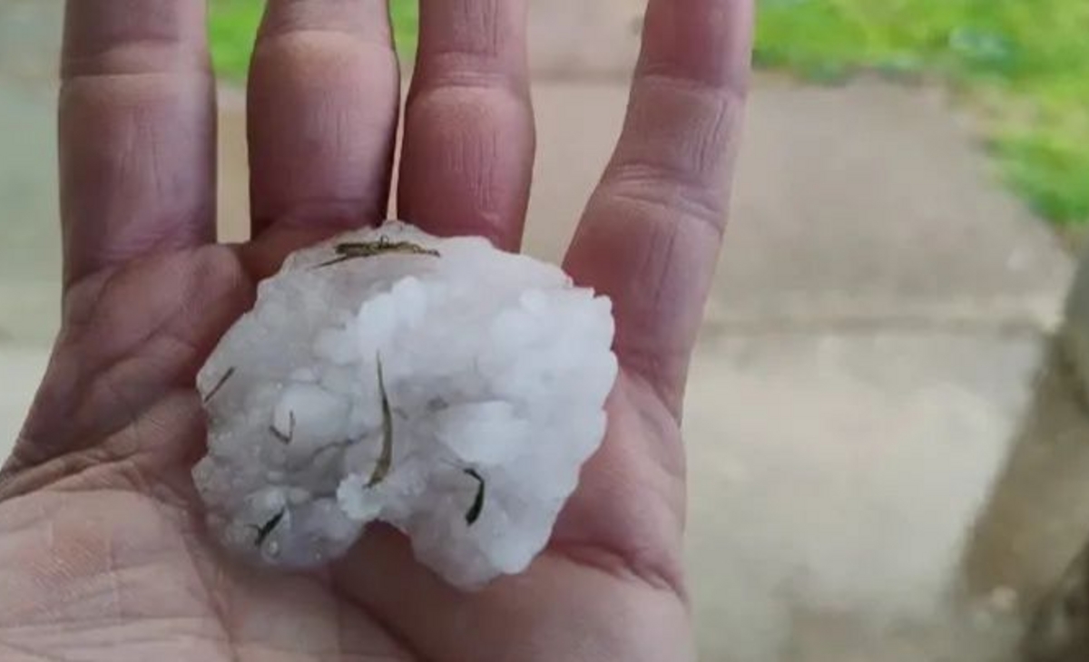Tormenta de granizo y lluvia sorprendió a Santa Rosa
