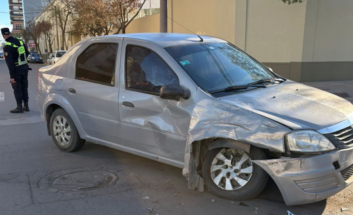 Chocaron un auto y una camioneta en pleno centro