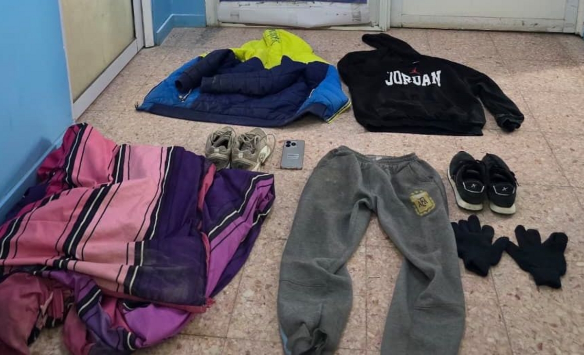 Entraron a un departamento, y robaron un Smart TV y ropa