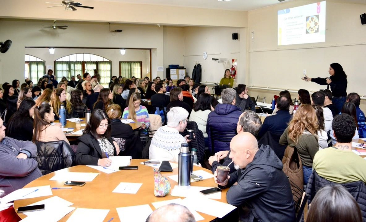 Agentes públicos y funcionarios se capacitan en derechos de infancias y adolescencias