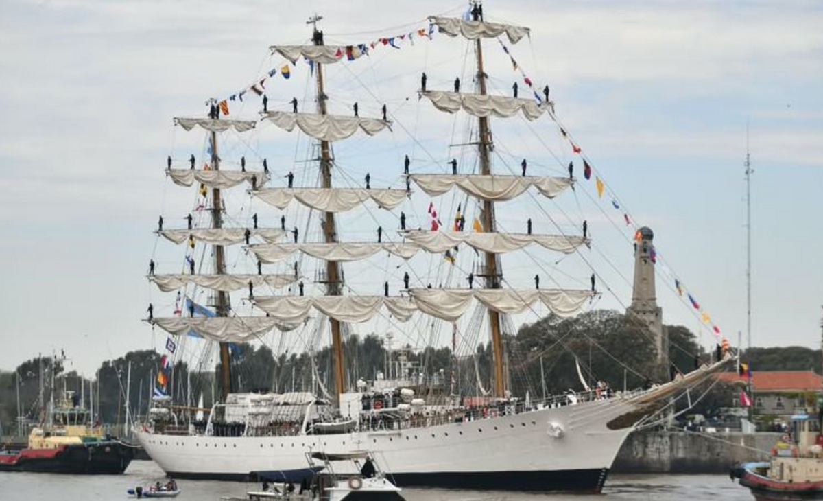 La fragata Libertad arribó a Buenos Aires y culminó su 54º viaje de instrucción