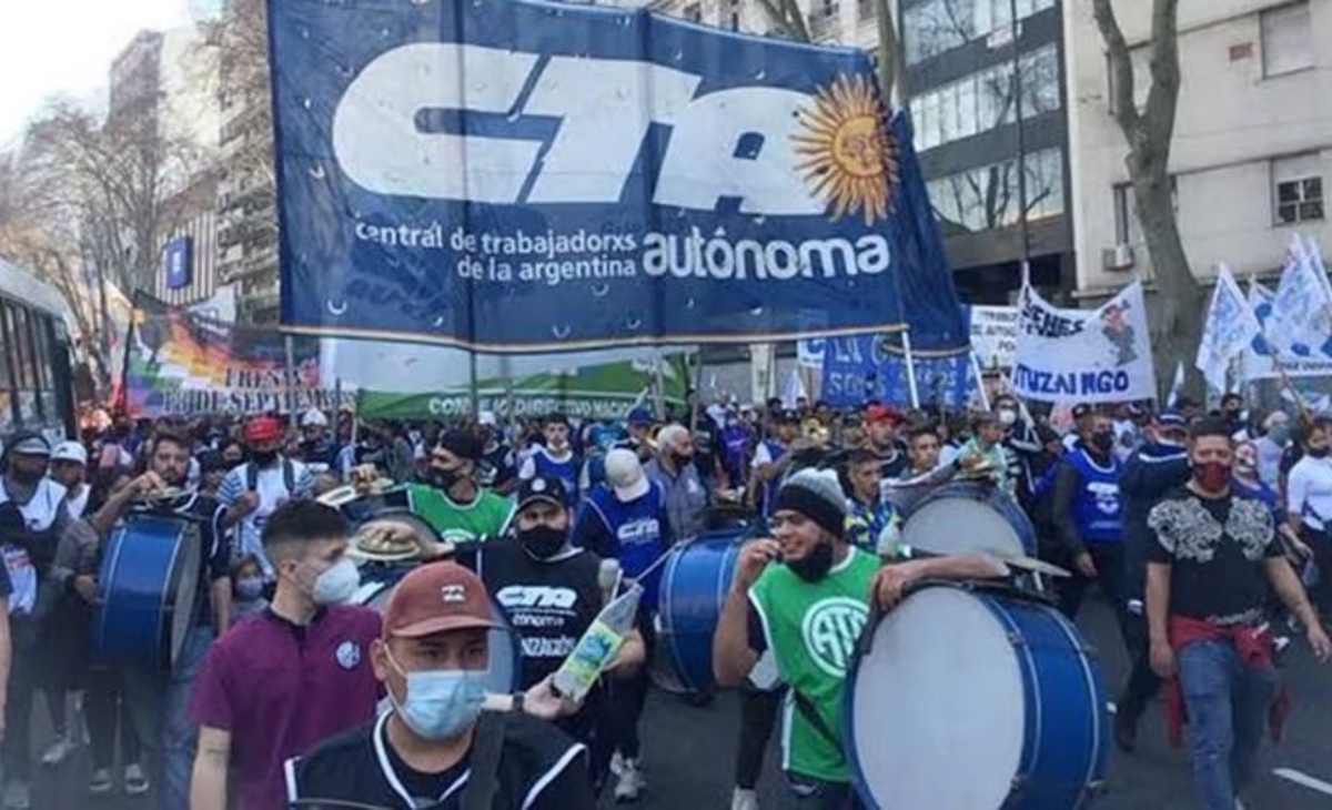 Las CTA impugnan la nueva fijación del salario mínimo y exigen retomar la negociación