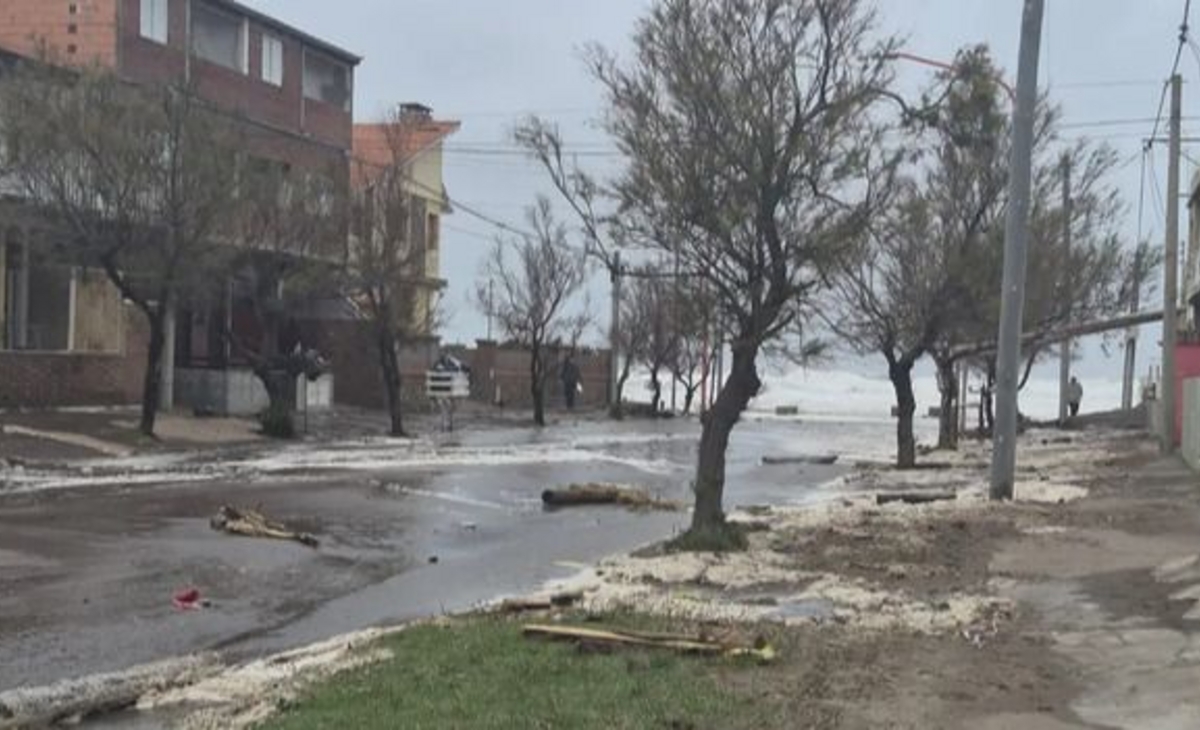 La sudestada provocó destrozos en Monte Hermoso y Pehuen Co