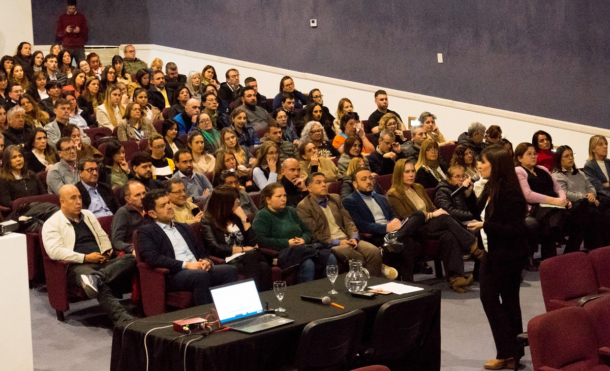 Más de 300 agentes se capacitaron en el uso de IA