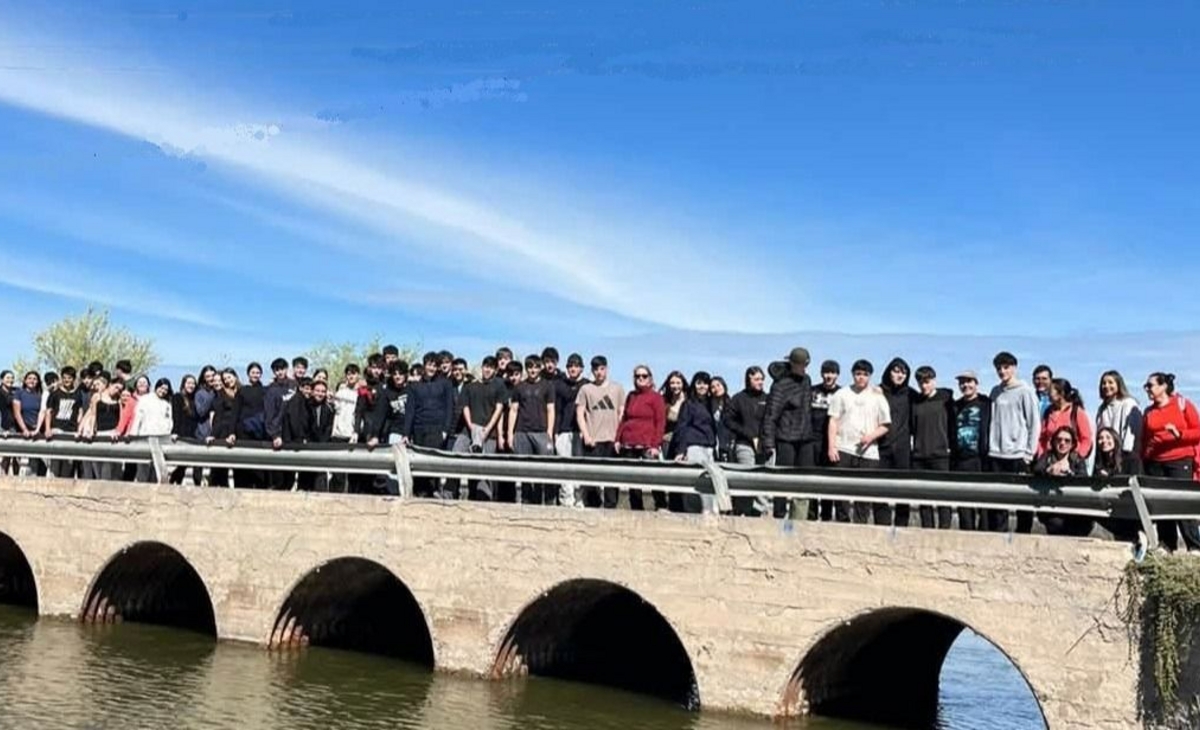 Delegación de Escuela Normal de Pico conoció la historia de Algarrobo del Águila