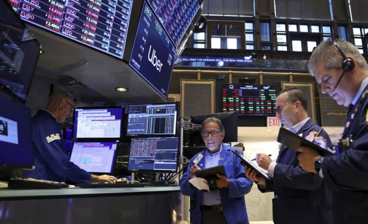 Sigue la caída de los activos argentinos y el riesgo país se acerca a los 560 puntos