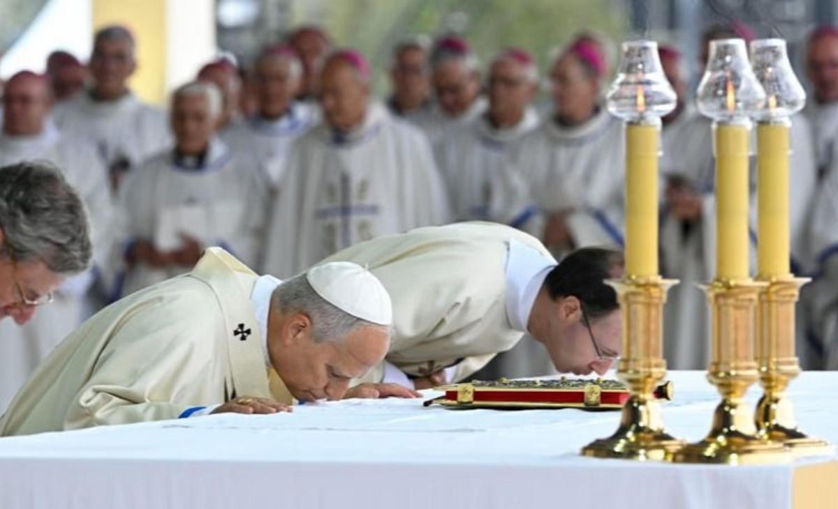 El papa León XIV celebró una misa multitudinaria en París