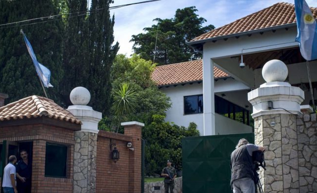 Una póliza aseguró como “personal de catering” al intendente de Olivos y coordinadoras