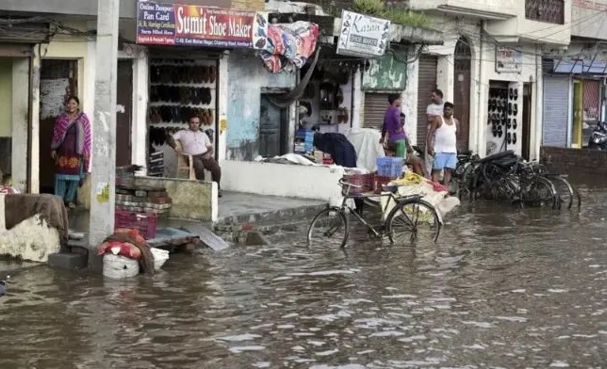 India: inundaciones por lluvias extremas dejan al menos 56 muertos