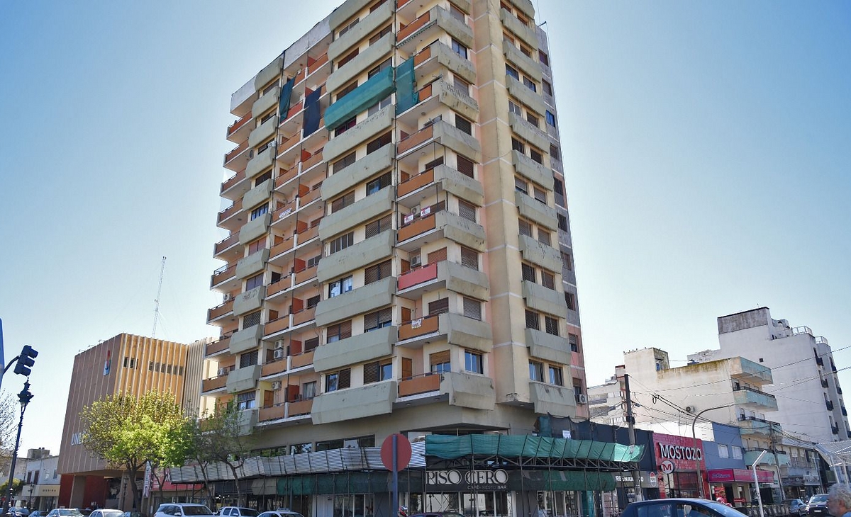 Reparan la fachada del Edificio Pampa
