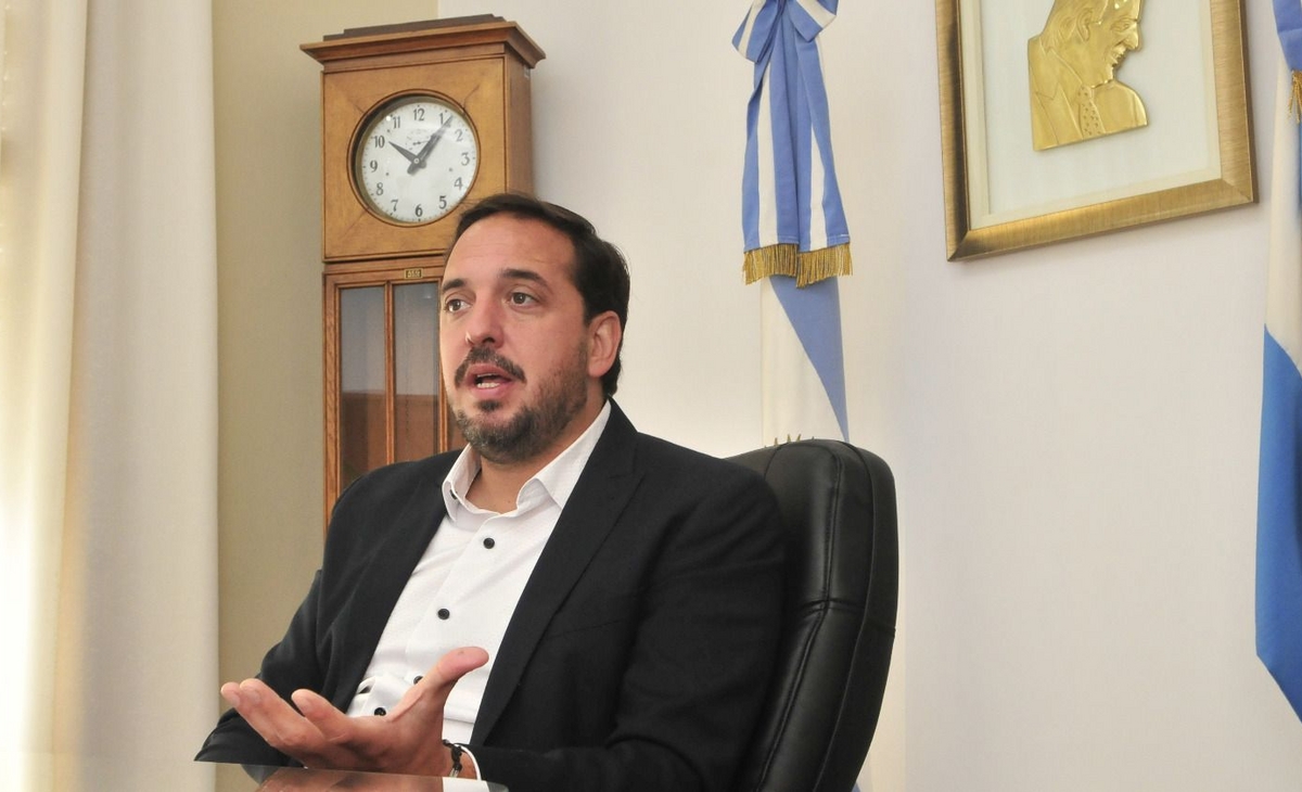 Di Nápoli cruzó a Ravier: “La plata para las rutas está y decidieron que esperen”