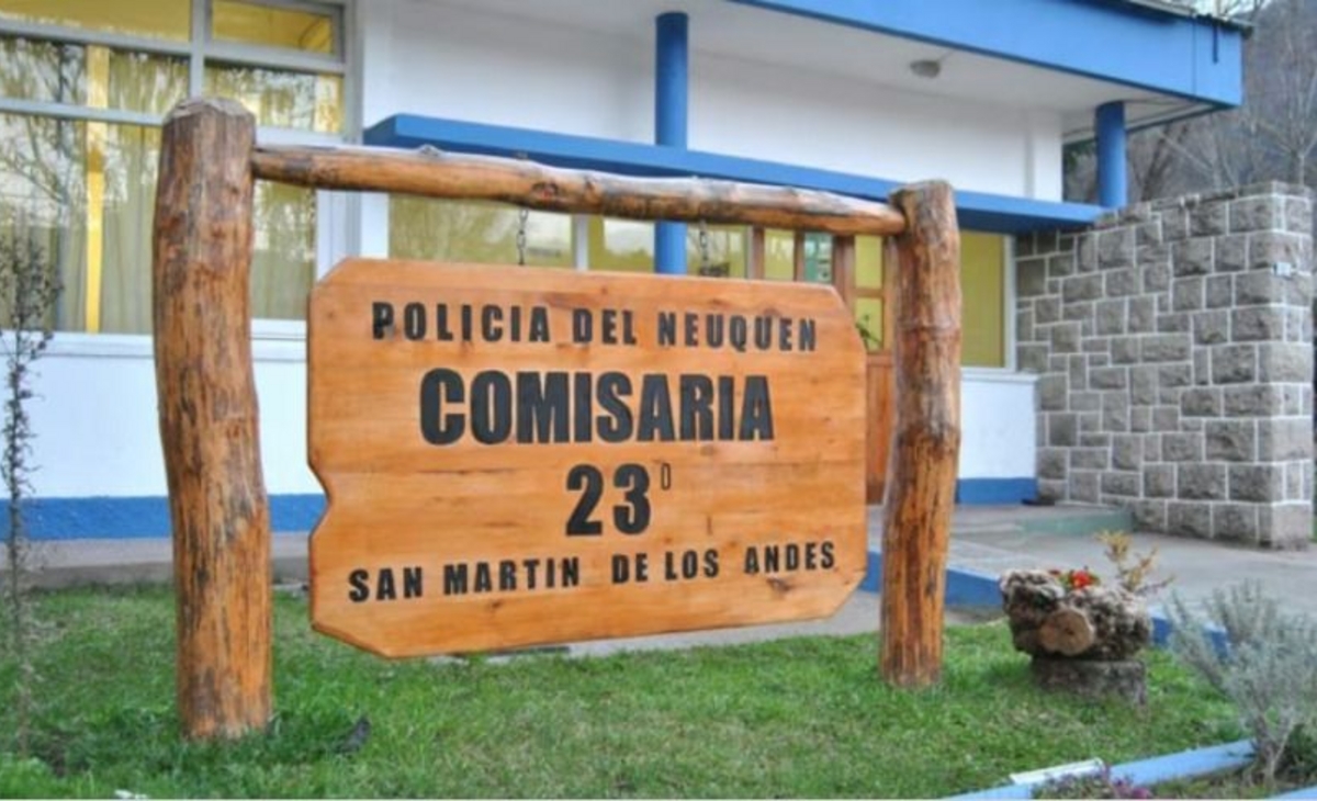Una mujer sin vida fue hallada dentro de un canal de agua