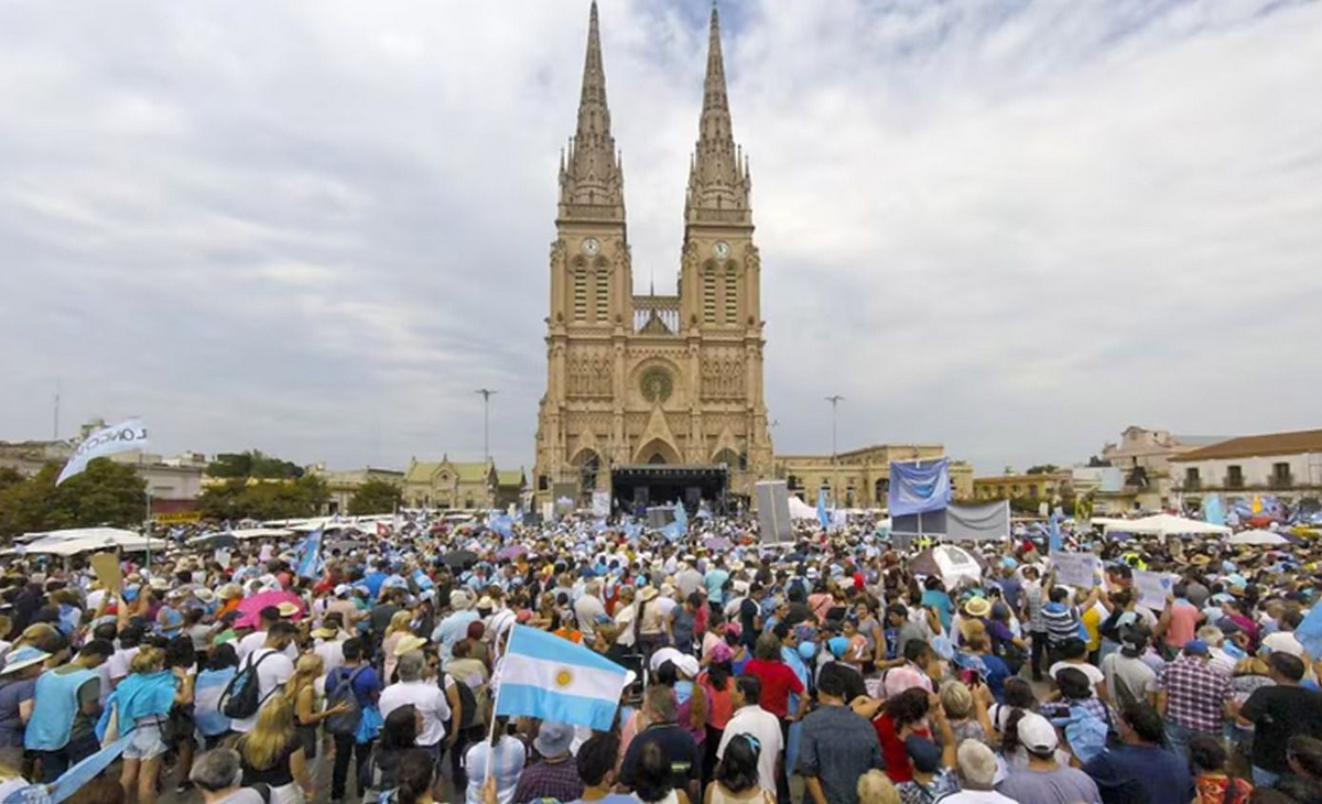 Signo de la crisis: millones de fieles fueron hasta Luján