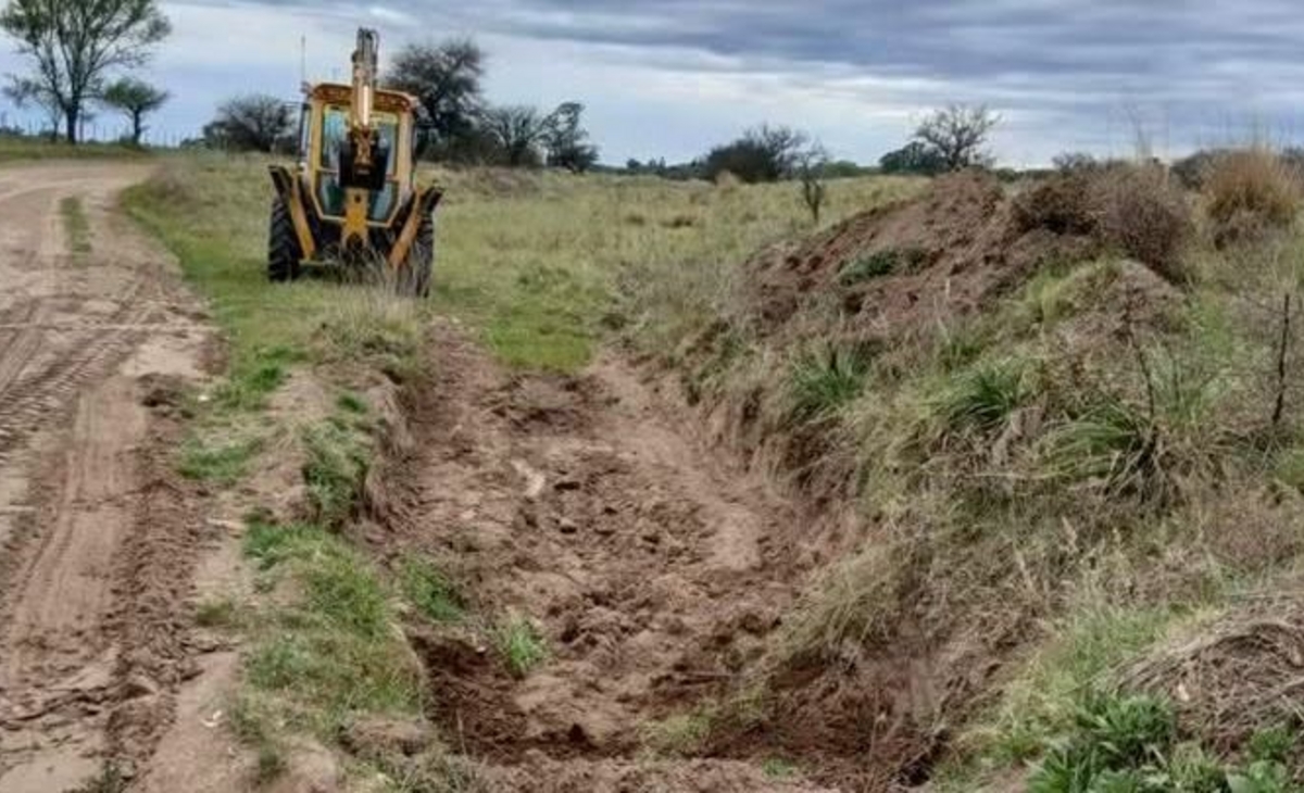 Uriburu intensifica la limpieza de desagües ante la posible llegada de El Niño