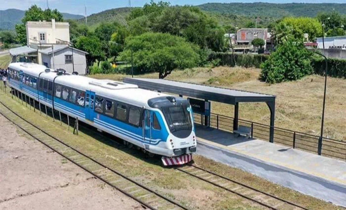 Descarriló el Tren de las Sierras y chocó contra un tanque de agua