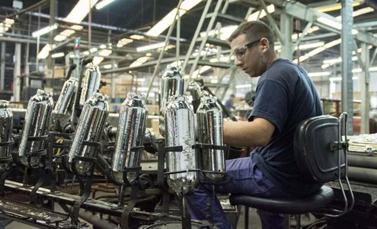 Fuertes caídas en la industria y la construcción