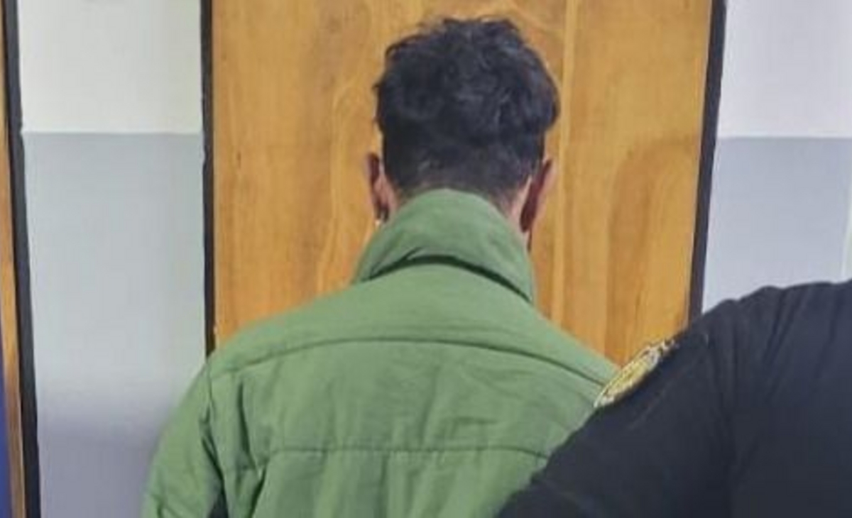 Robó carne de una heladera de un súper y lo descubrieron