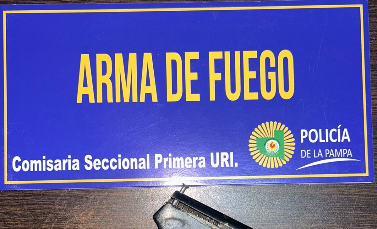 Una mujer detenida por amenazar con un arma en la calle