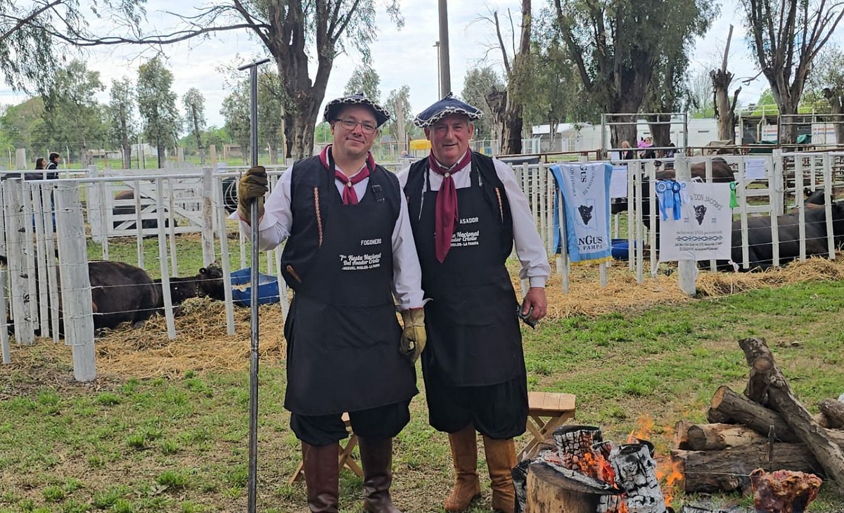 Una pareja de Luiggi ganó el concurso de asadores en la Expo Castex