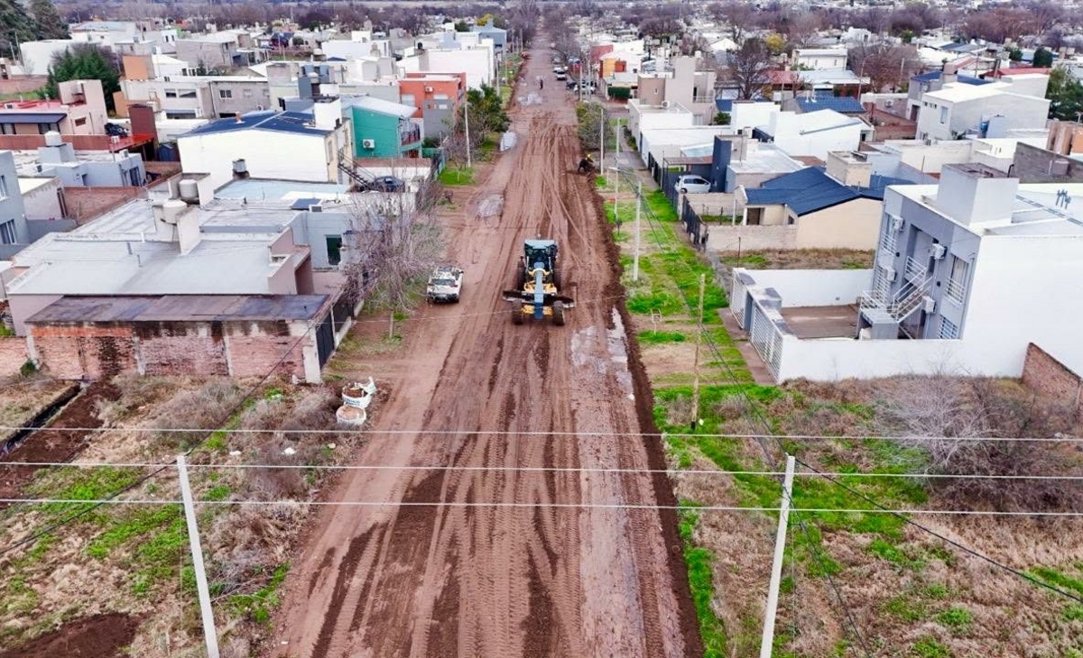 Se asfaltan 13 cuadras y se amplía el sistema pluvial en dos barrios santarroseños