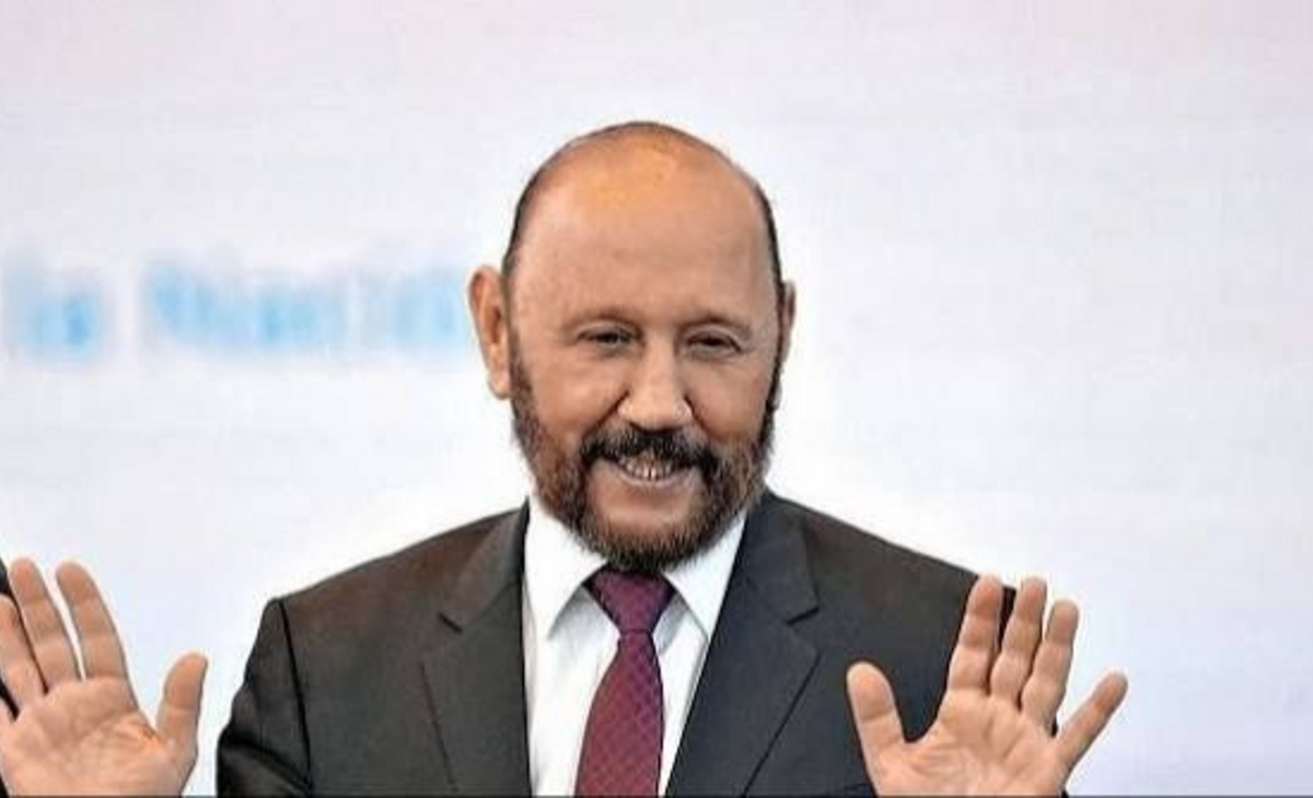 “Gildus”, el videojuego en honor a Insfrán en el que pelea contra un león con motosierra