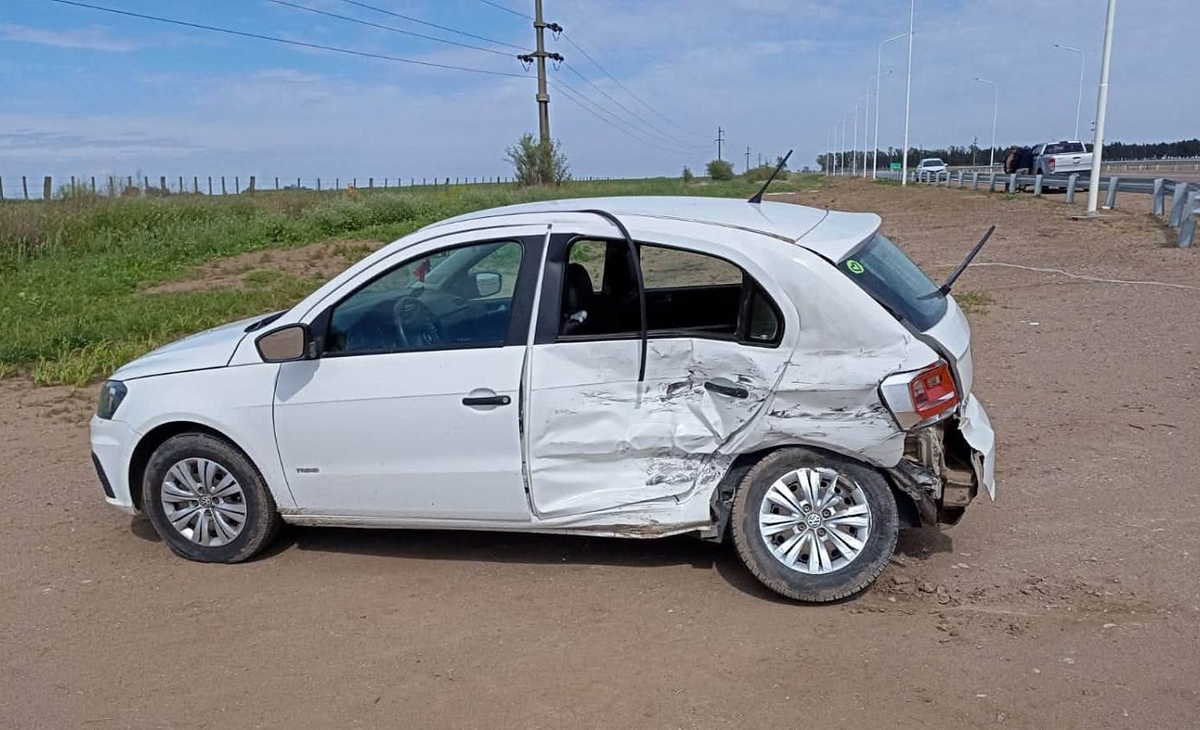 Un auto y una camioneta chocaron en la Ruta 188
