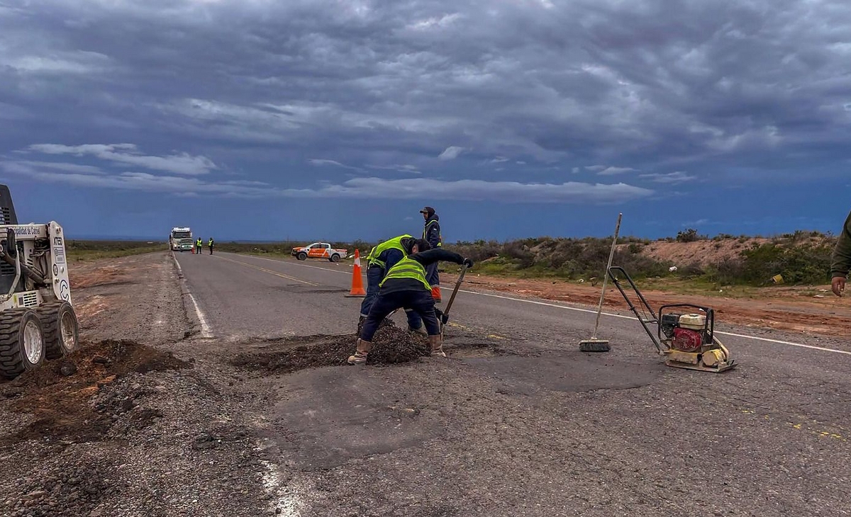 Ruta 151: bachearon pozo mortal